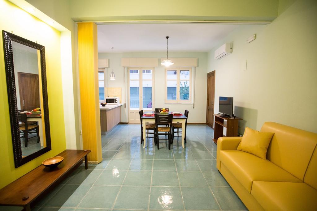 Il Nido Del Sole Apartment เชฟาลู ห้อง รูปภาพ